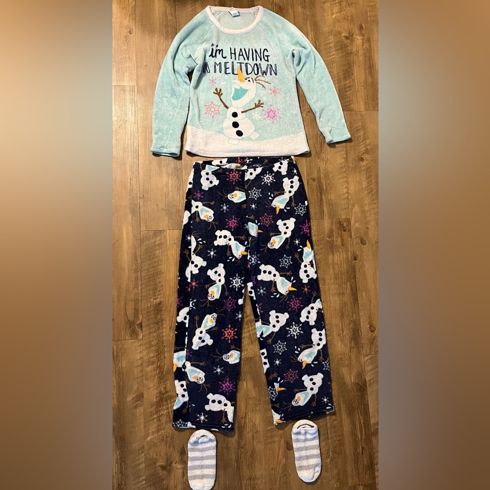 Juniors Disney Frozen Olaf Pajama Set